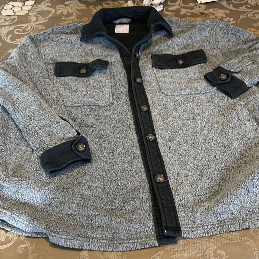 Used men’s sweater shirt size XL by so